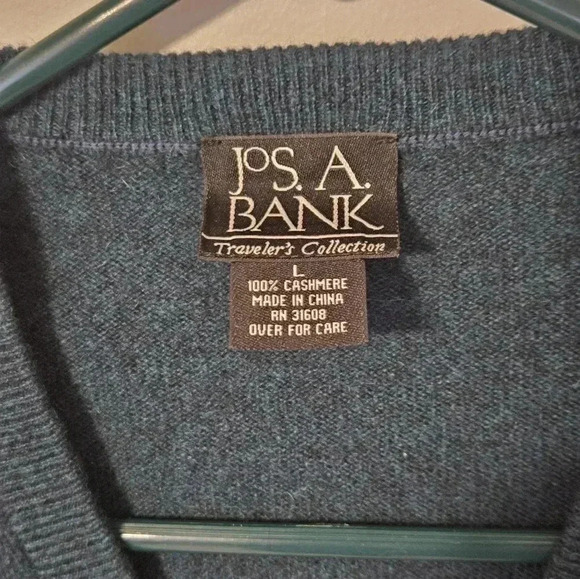 Jos. A Banks 100% CASHMERE V neck Pullover - Picture 2 of 7